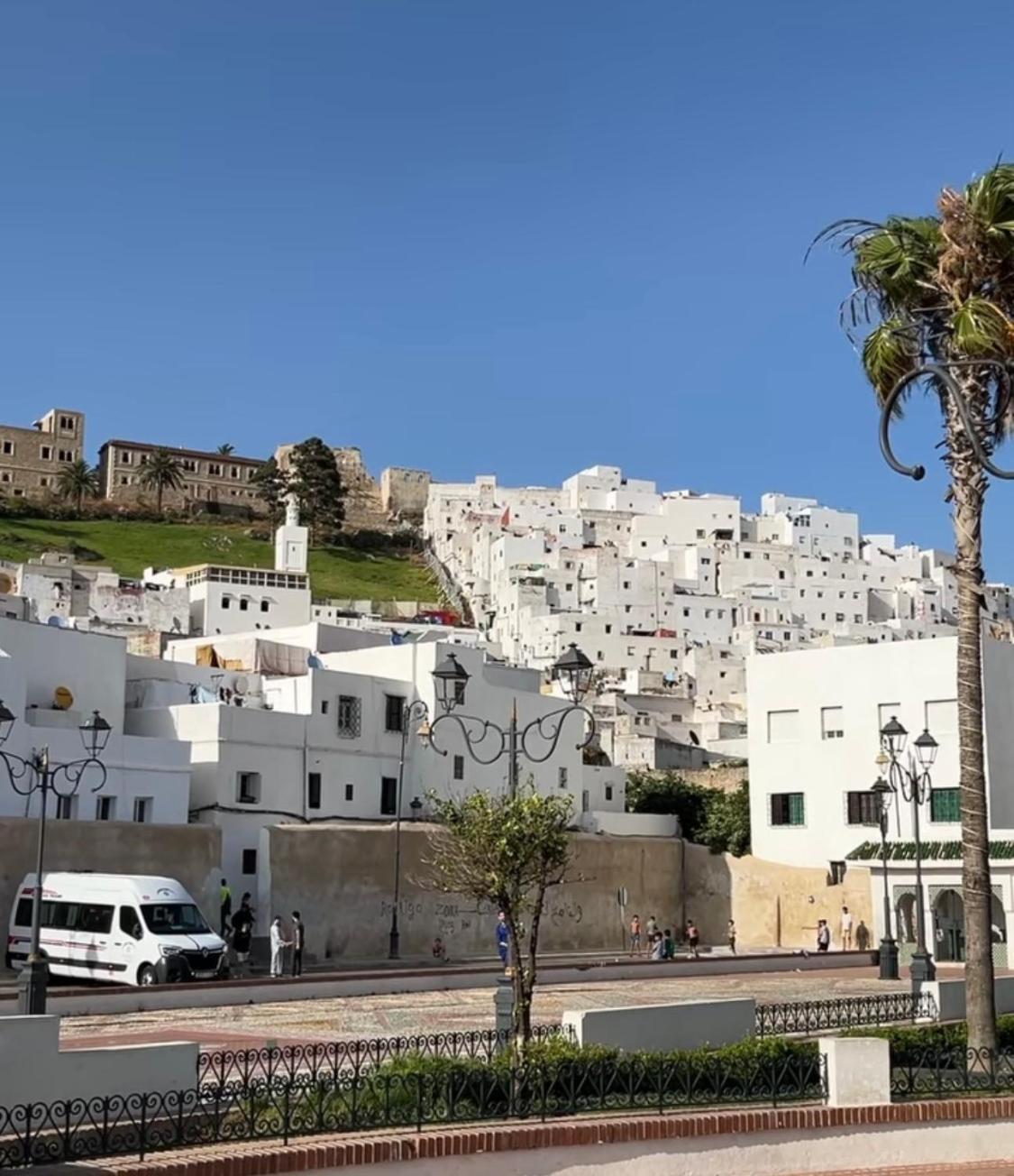 Joli Appart Avec Terrasse Au Centre Ville Tétouan エクステリア 写真